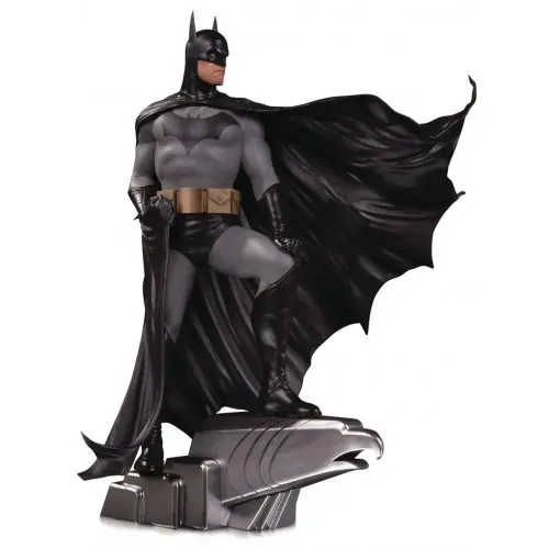 DC Designer Series Statue Batman Deluxe 35 cm Speciale Aanbieding